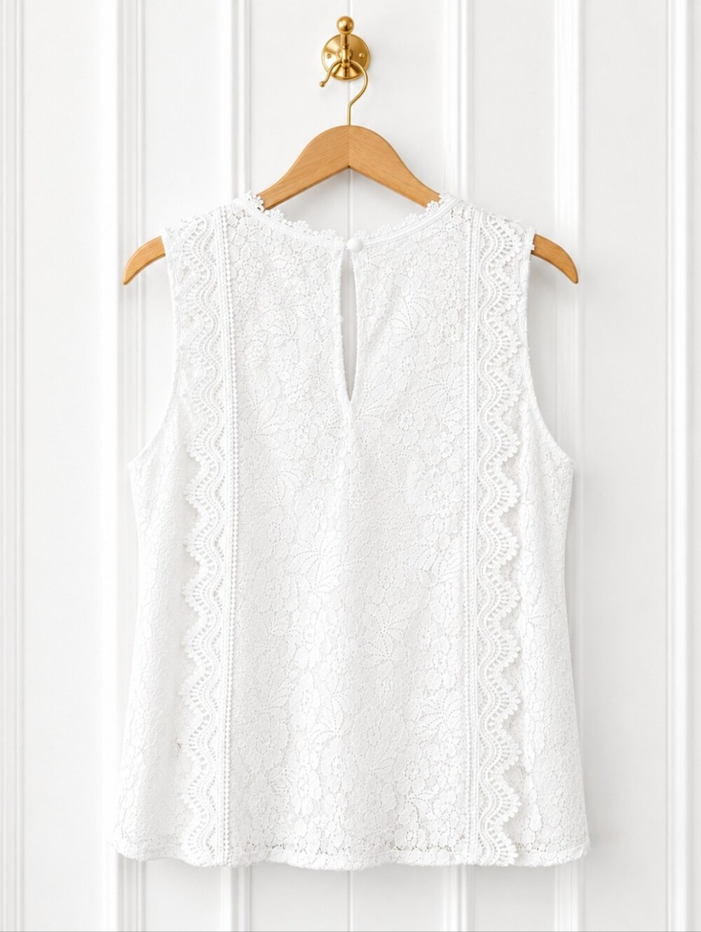 White Lined Lace Sleeveless Blouse Size M | Floral Lace V-Neck Feminine Top - Picture 6 of 8